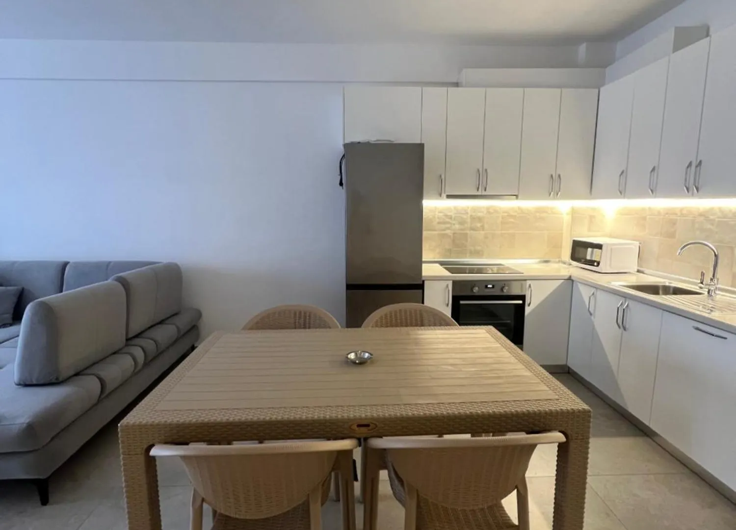 Mars Apartment ゴーレム アルバニア
